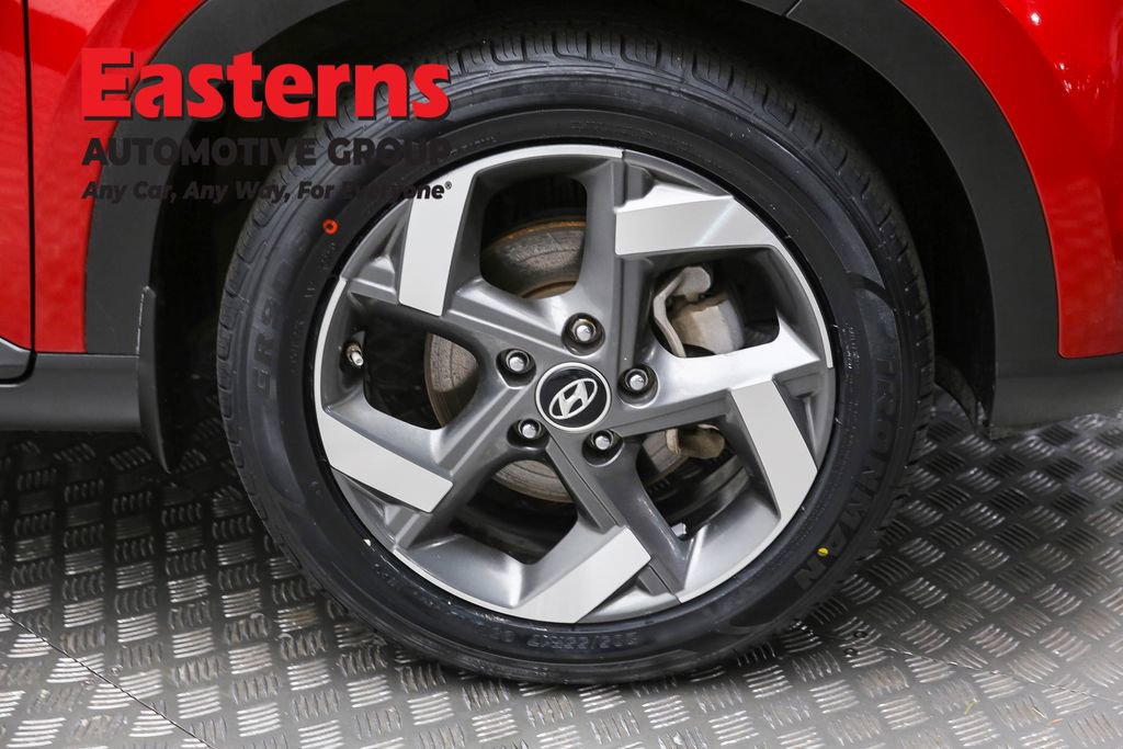 Used 2023 Hyundai Venue Limited image 33