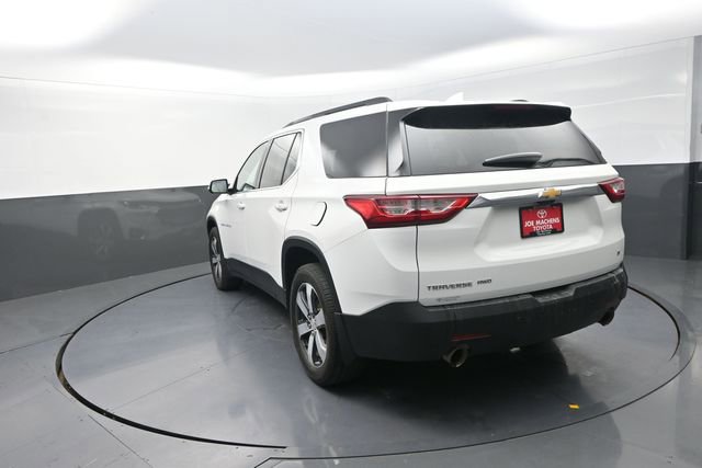 Used 2019 Chevrolet Traverse LT w/ LT Premium Package AWD/4WD image 2
