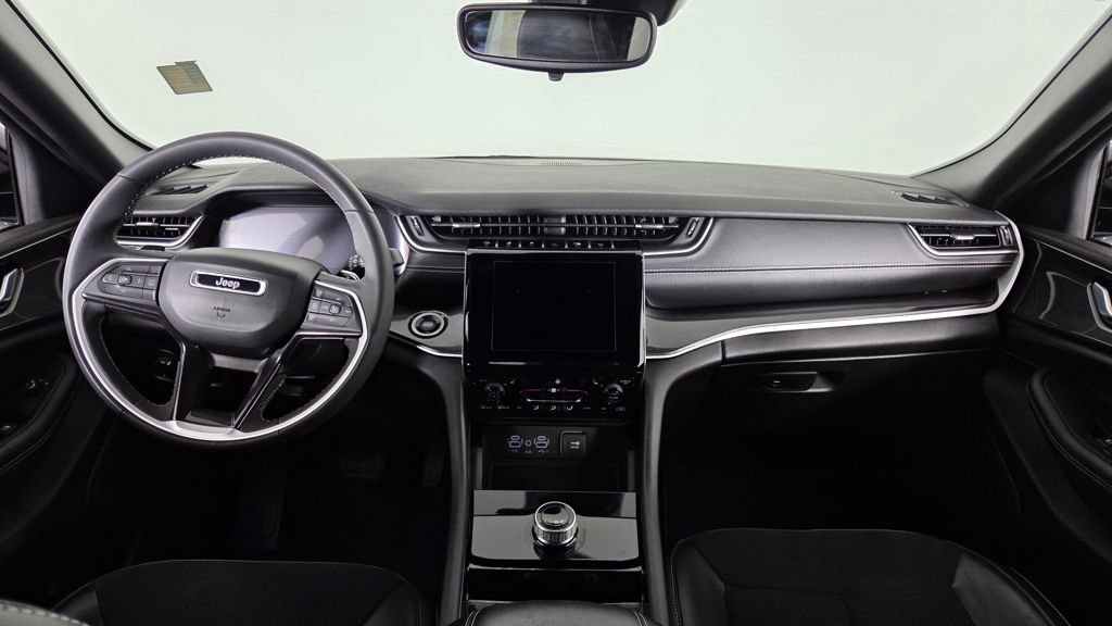 Used 2023 Jeep Grand Cherokee Altitude image 38