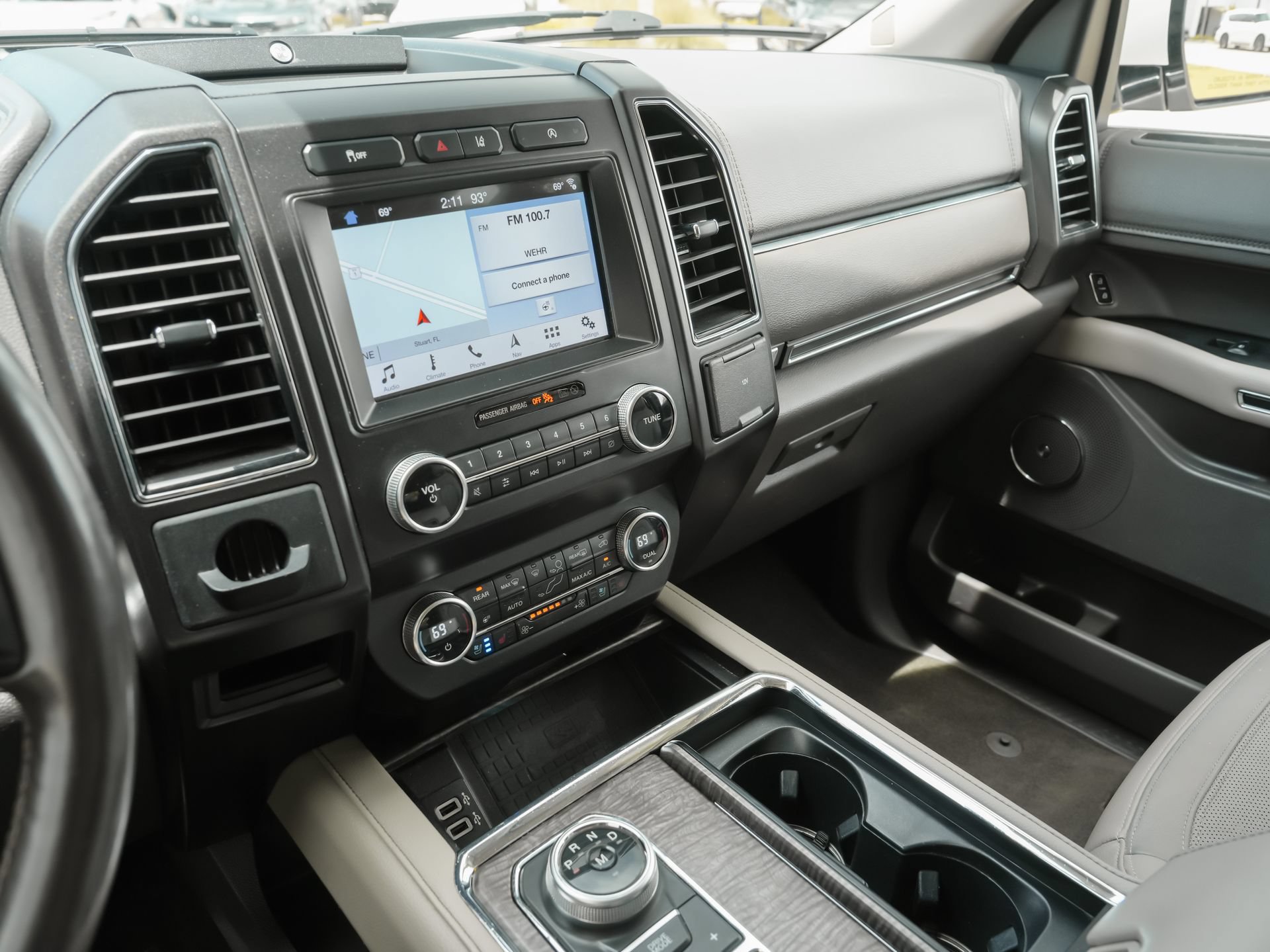 Used 2019 Ford Expedition Limited w/ Equipment Group 301A RWD image 11