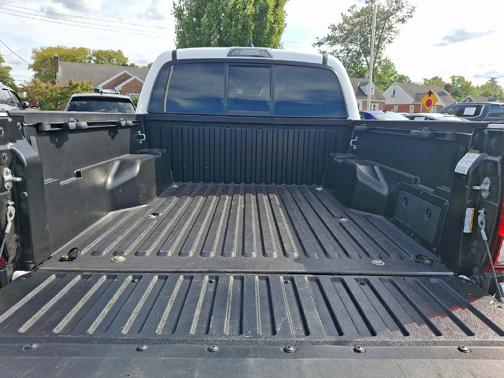 Used 2022 Toyota Tacoma SR w/ SR Convenience Package RWD image 32