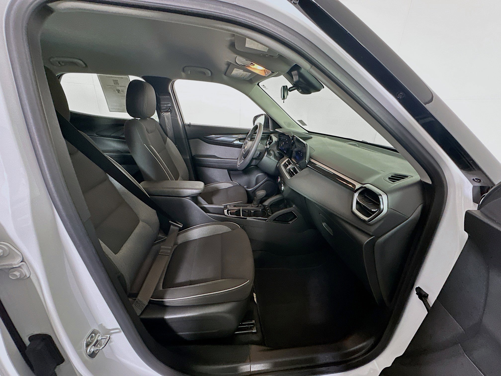 Used 2024 Chevrolet TrailBlazer LS image 32