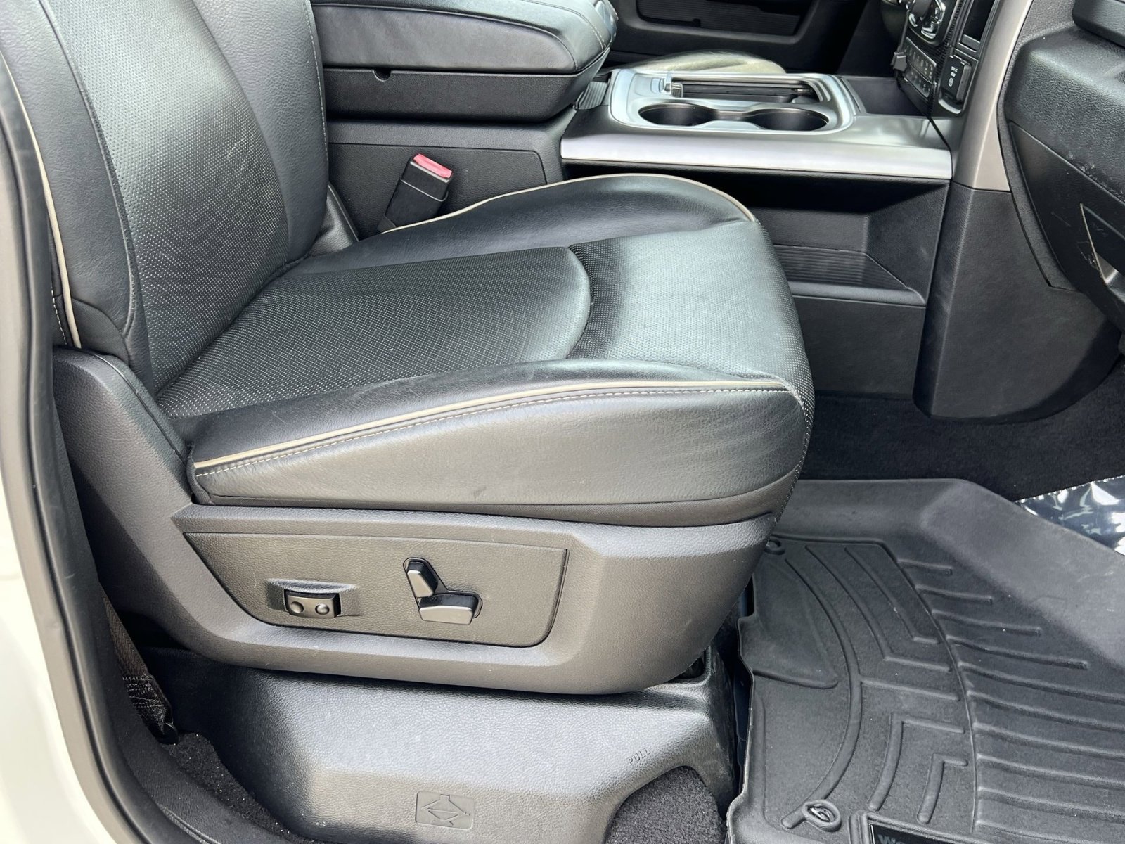 Used 2017 RAM 2500 Limited image 24