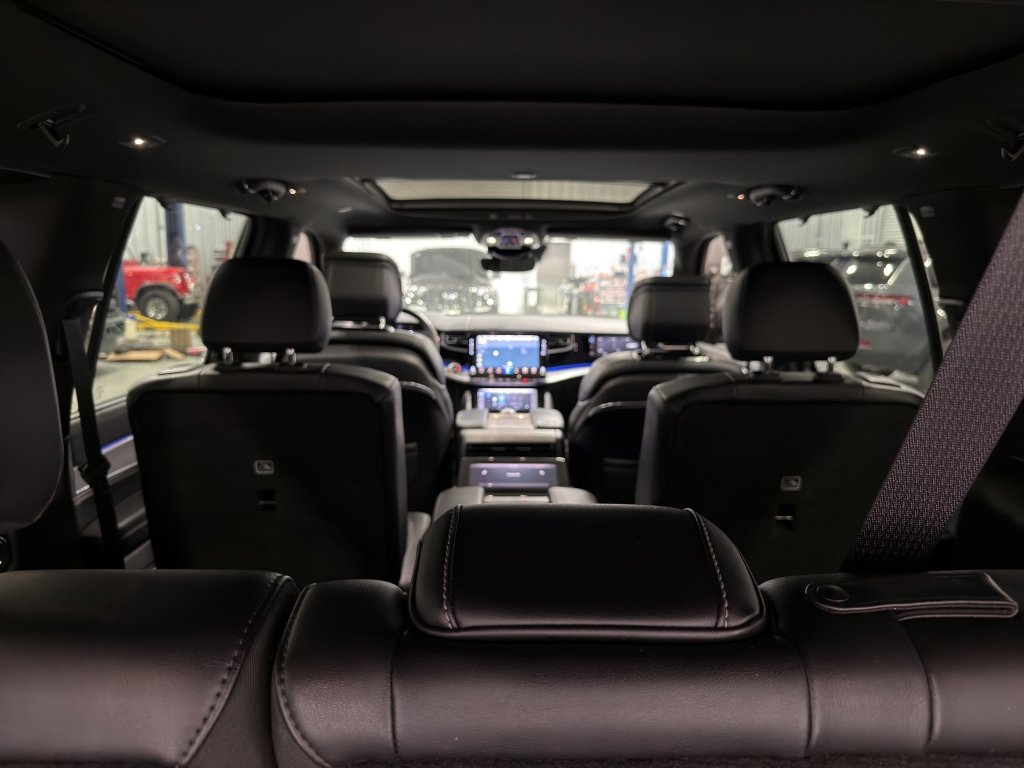 Used 2023 Jeep Grand Wagoneer L 4WD image 9
