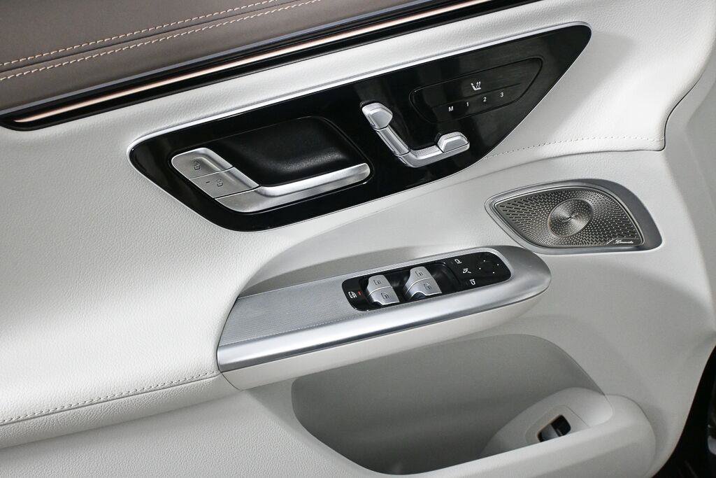 Used 2023 Mercedes-Benz EQE 500 4MATIC SUV image 11