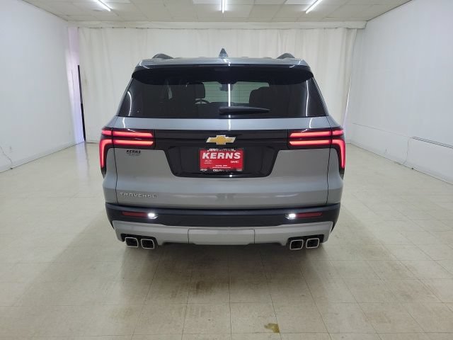 Used 2026 Chevrolet Traverse LT w/ Driver Confidence Package FWD image 7