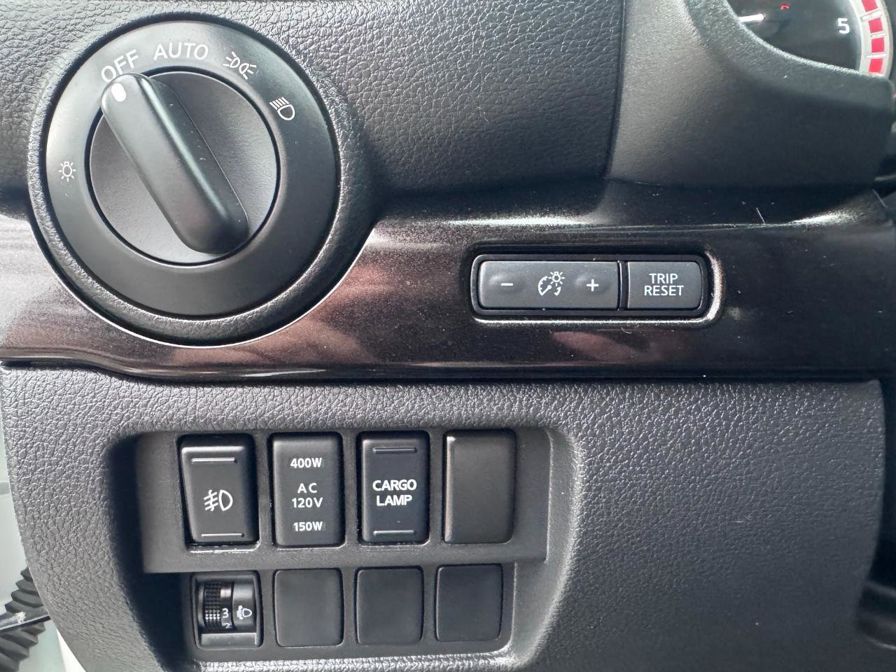 Used 2019 Nissan Titan SV w/ SV Convenience Package AWD/4WD image 13