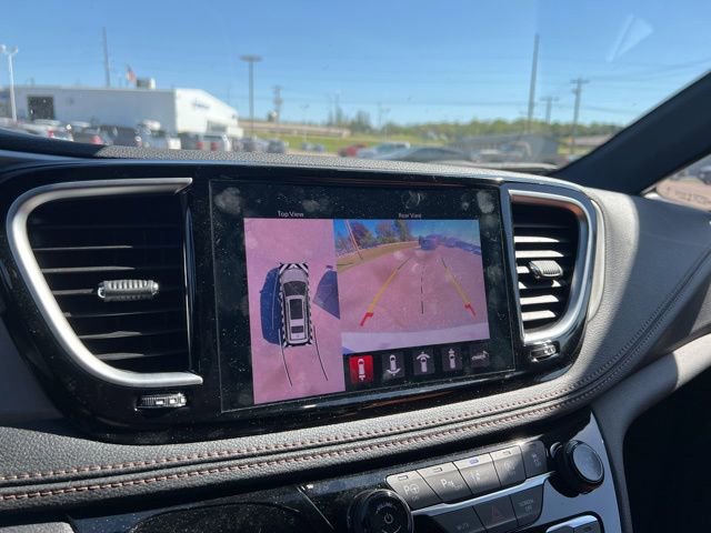 Used 2025 Chrysler Pacifica Pinnacle w/ Trailer Tow Group AWD/4WD image 17