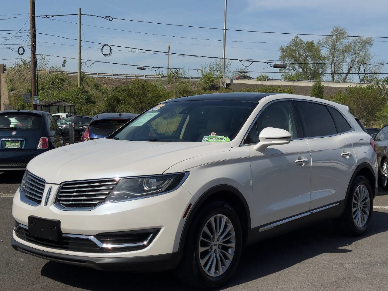 Used 2016 Lincoln MKX Select w/ Select Plus Package AWD/4WD image 2