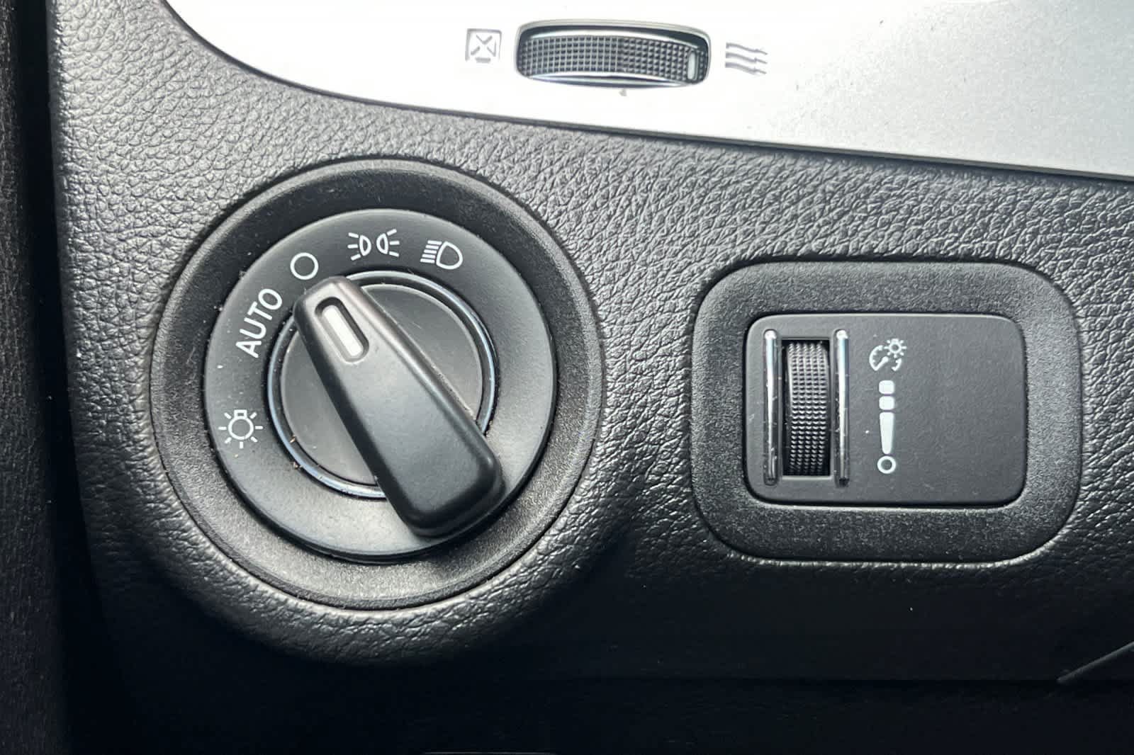 Used 2018 Dodge Journey SE w/ Connectivity Group FWD image 29