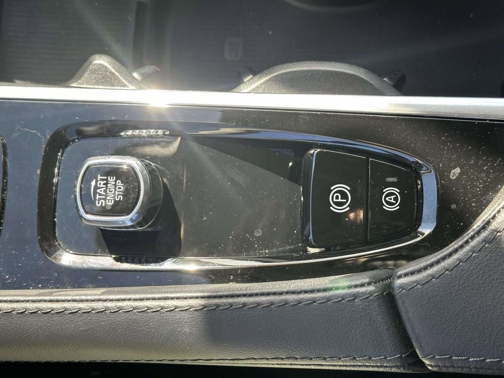 Used 2023 Volvo XC90 B6 Plus AWD/4WD image 27
