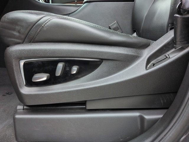 Used 2015 Cadillac Escalade Luxury AWD/4WD image 21