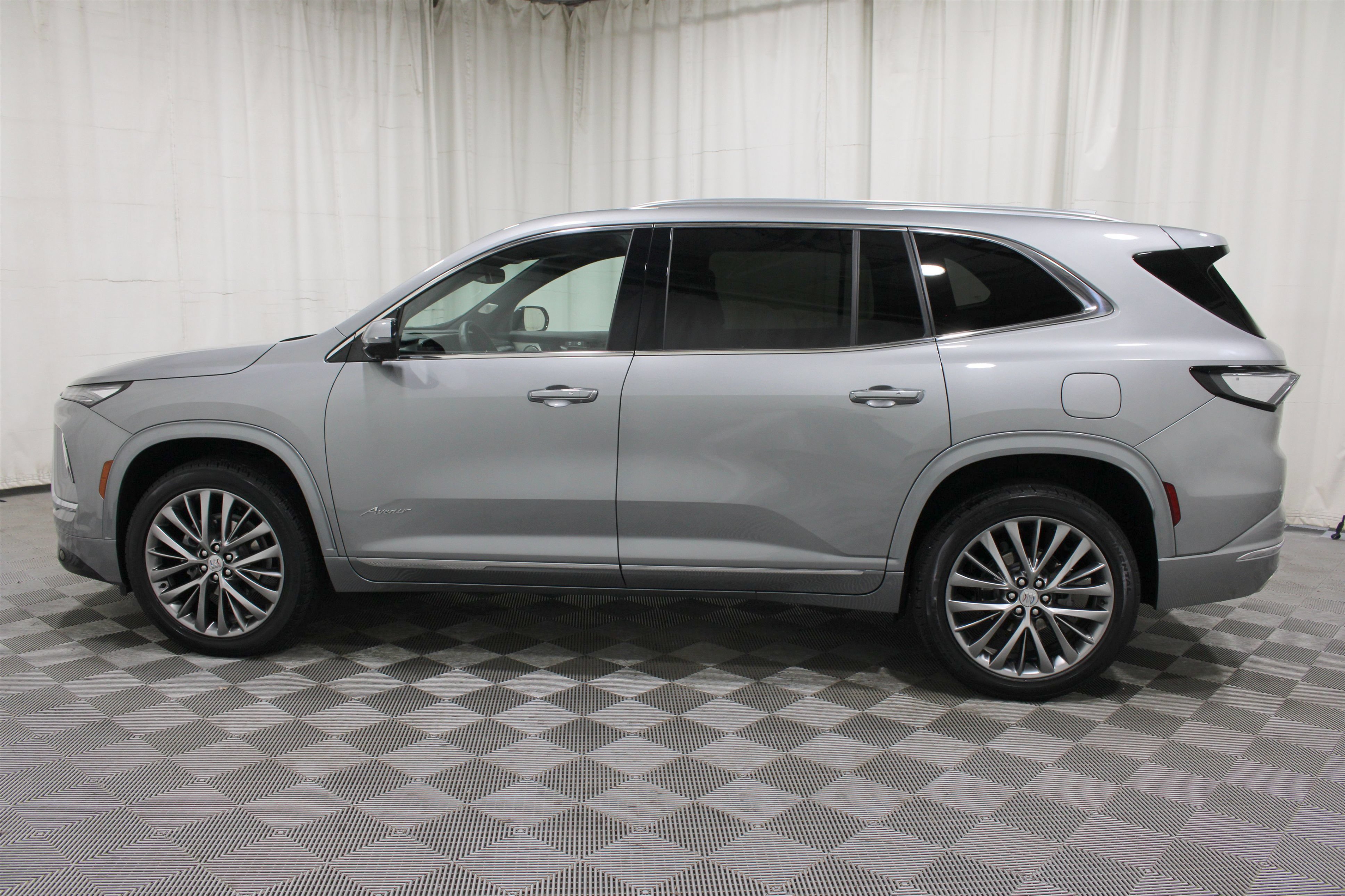 Used 2025 Buick Enclave Avenir AWD/4WD image 35