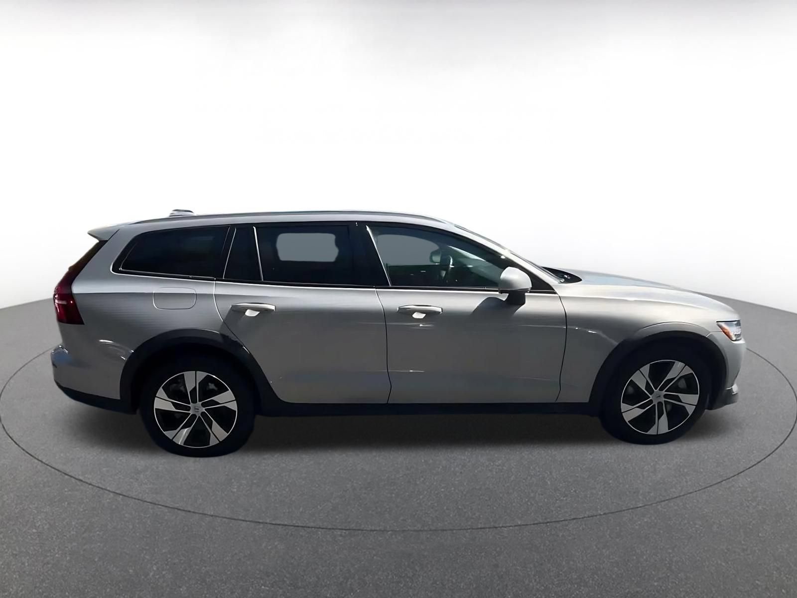 Used 2025 Volvo V60 B5 Cross Country Plus AWD/4WD image 15