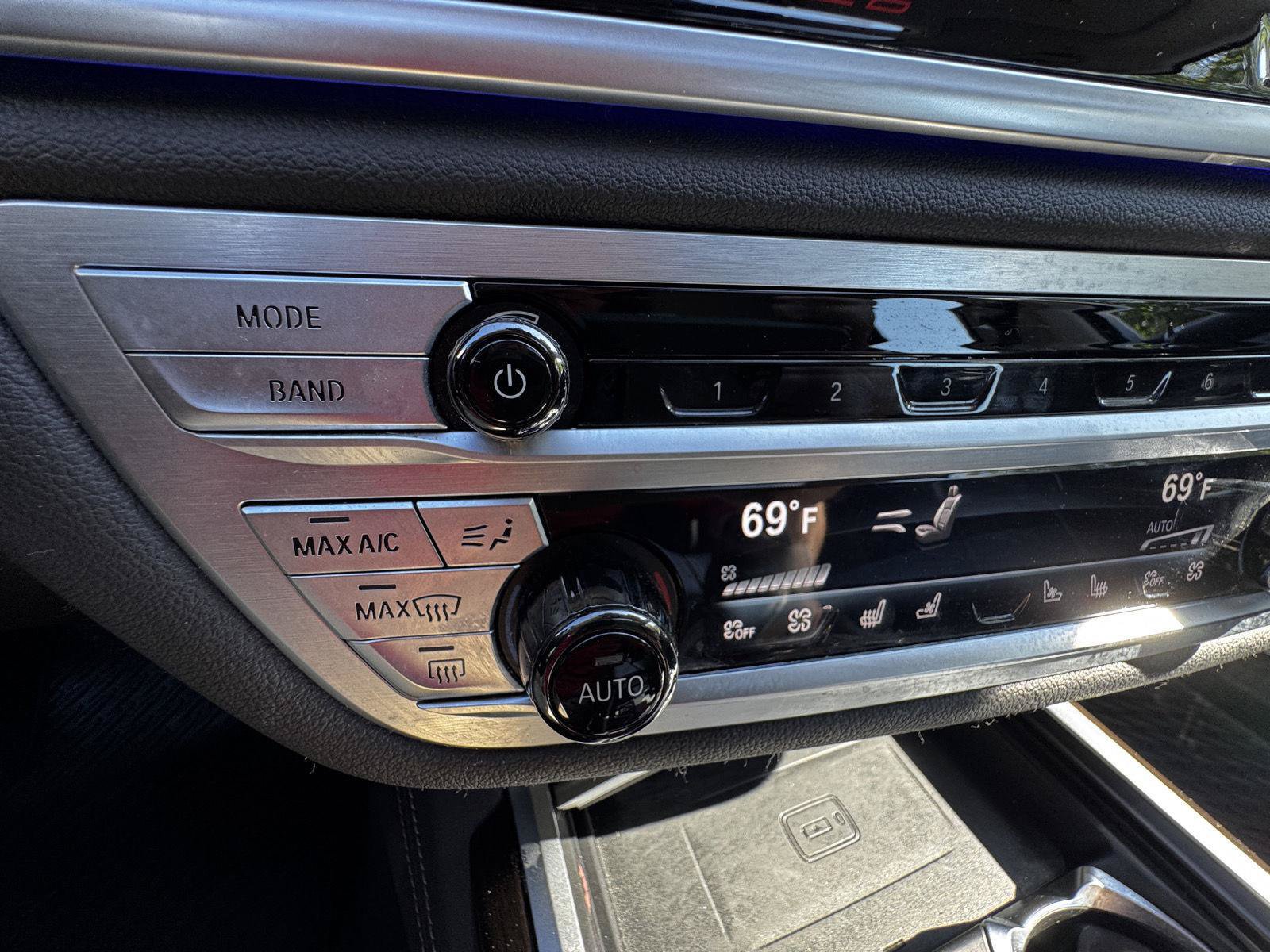 Used 2022 BMW 750i xDrive w/ Executive Package AWD/4WD image 36