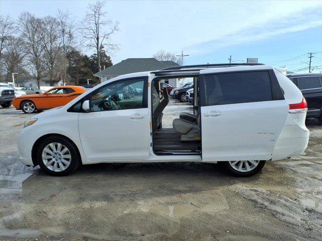 Used 2013 Toyota Sienna LE w/ Towing Pkg image 13