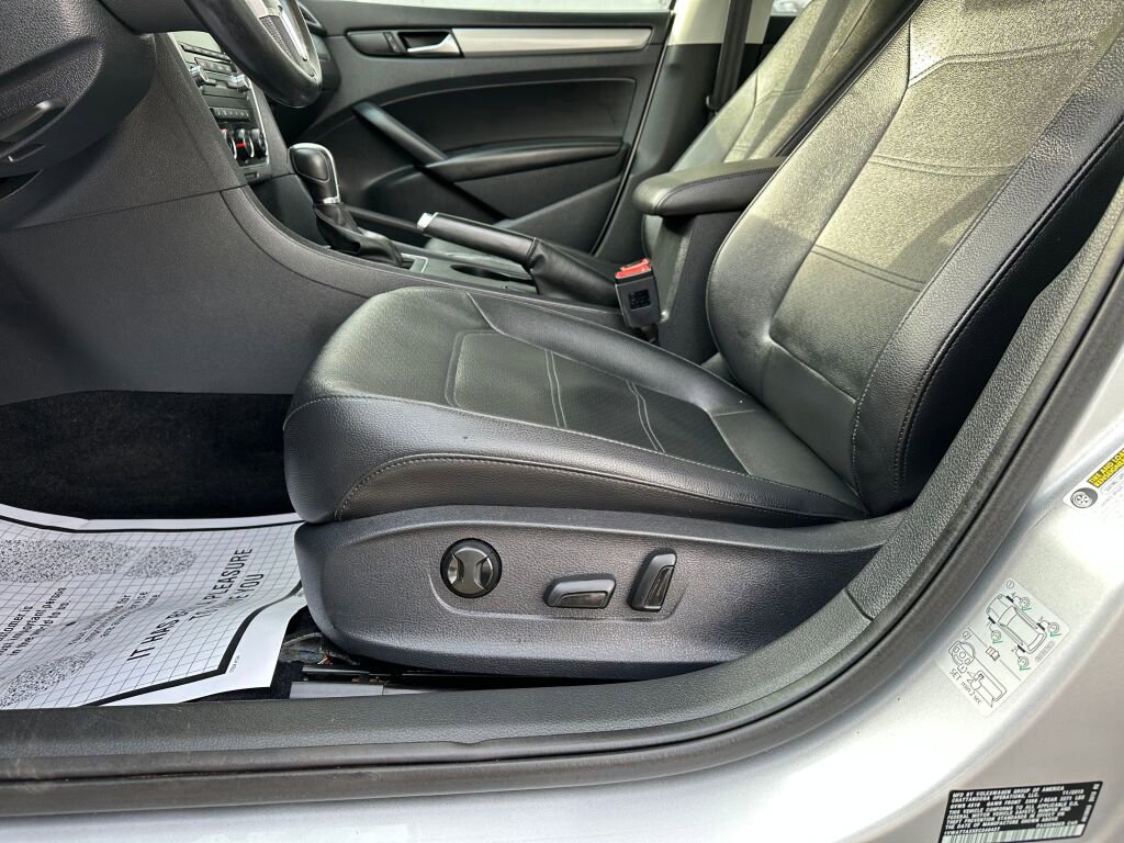 Used 2014 Volkswagen Passat 1.8T Wolfsburg Edition image 10