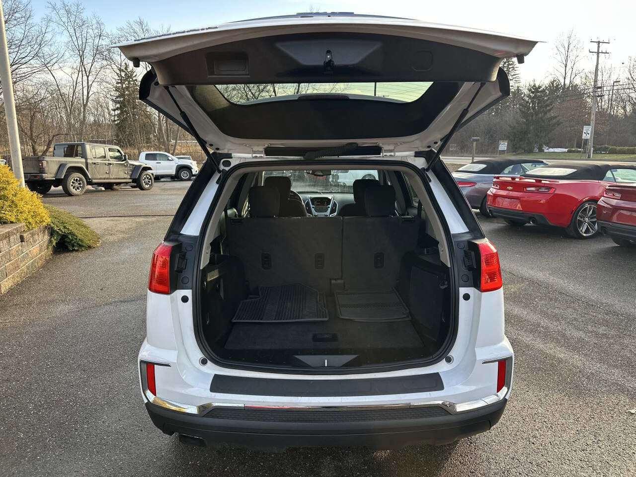 Used 2017 GMC Terrain SLE w/ Convenience Package FWD image 6