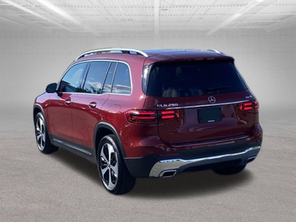 Used 2026 Mercedes-Benz GLB 250 4MATIC image 3