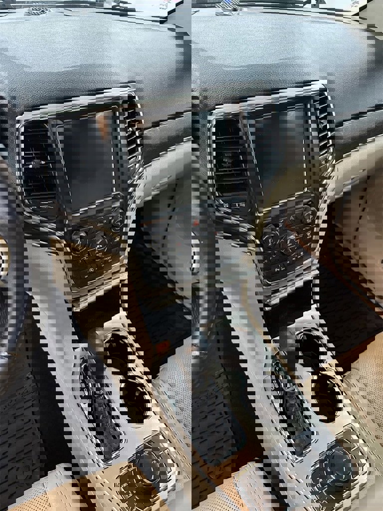 Used 2017 Jeep Grand Cherokee Limited w/ Luxury Group II image 17