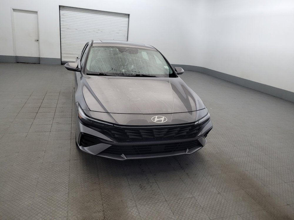 Used 2025 Hyundai Elantra Limited FWD image 14