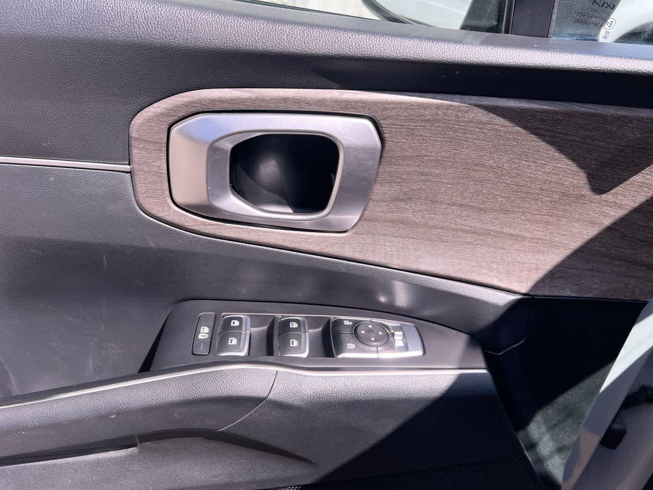 Certified 2025 Kia Soul LX w/ LX Technology Package FWD image 13