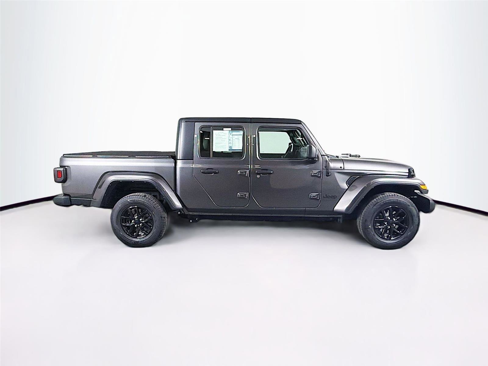 Used 2022 Jeep Gladiator Sport image 8
