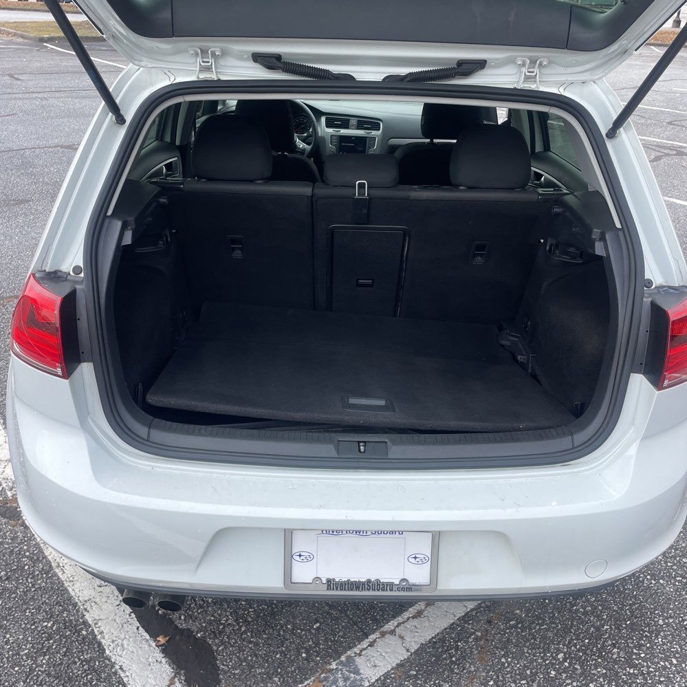 Used 2017 Volkswagen Golf S image 11