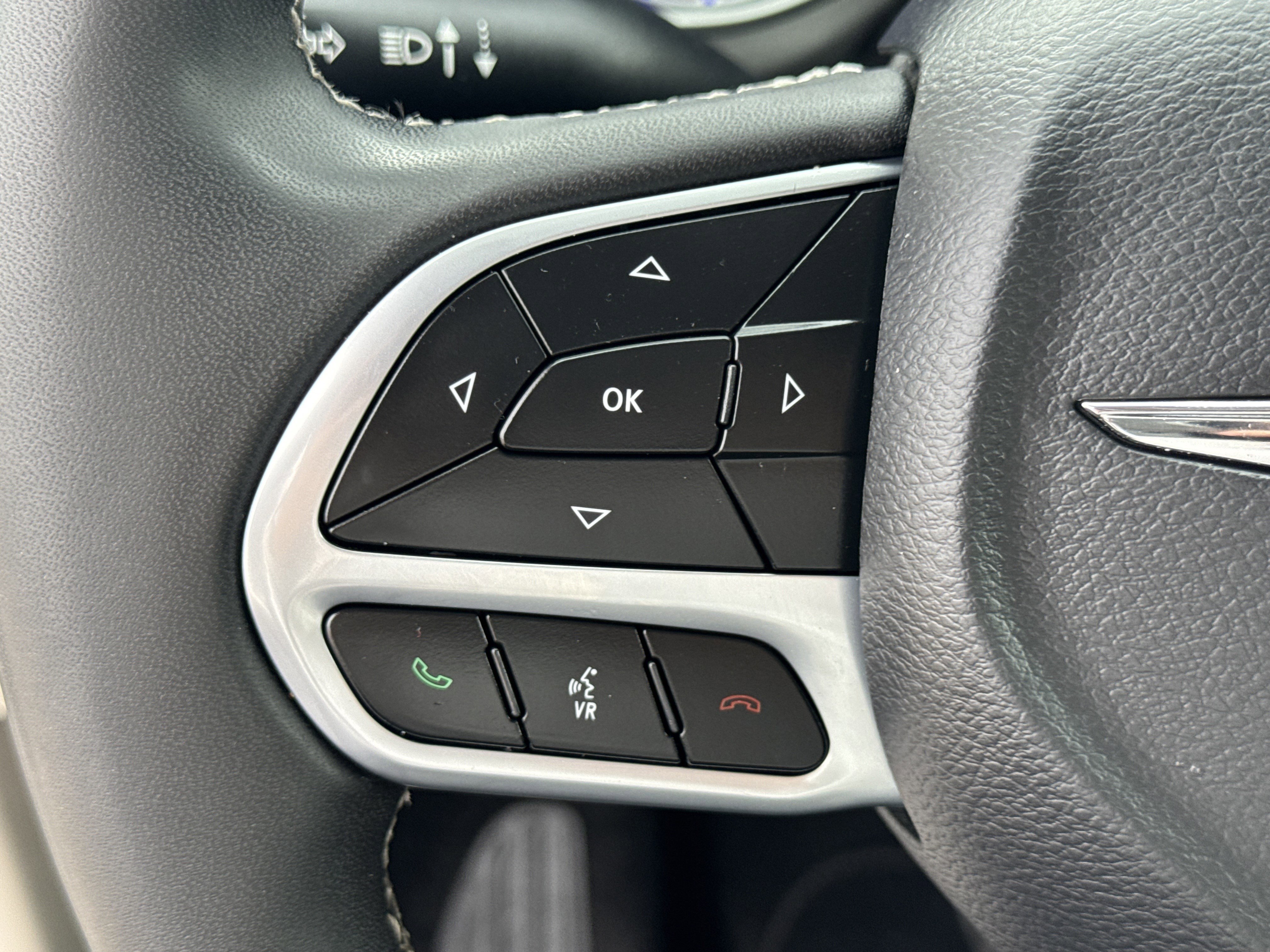 Used 2024 Chrysler Pacifica Touring-L image 24