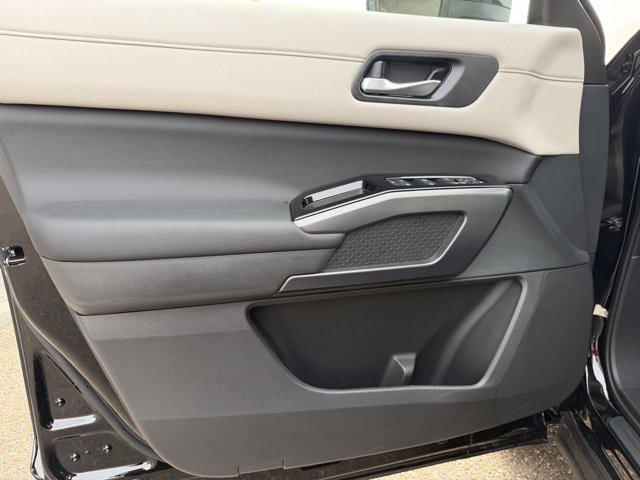 New 2026 Nissan Pathfinder SL image 11