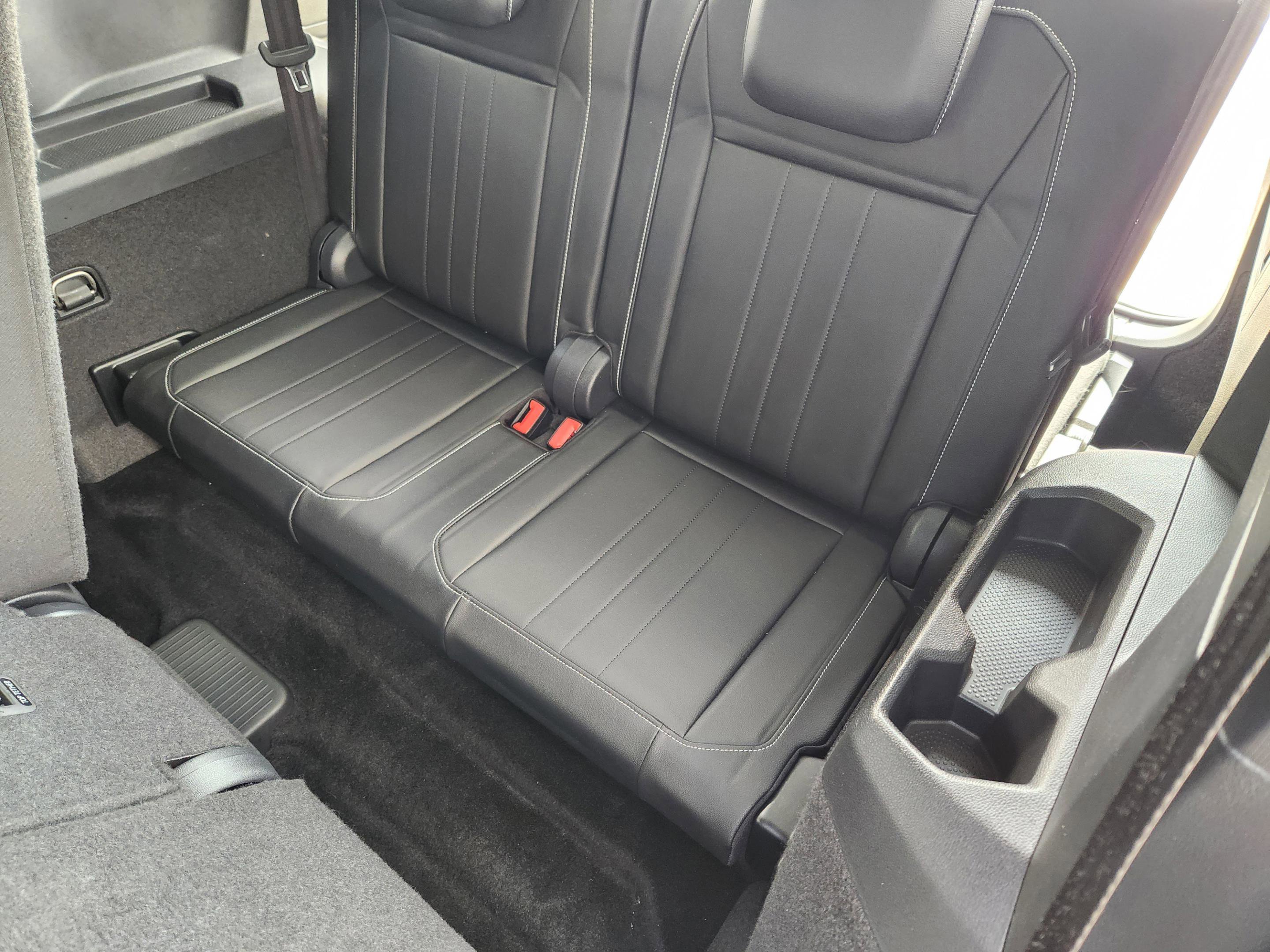 Used 2022 Volkswagen Tiguan SE R-Line image 26