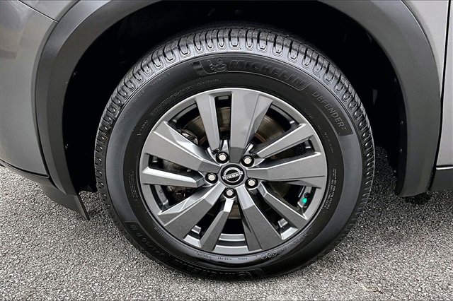 Used 2022 Nissan Pathfinder SV image 35