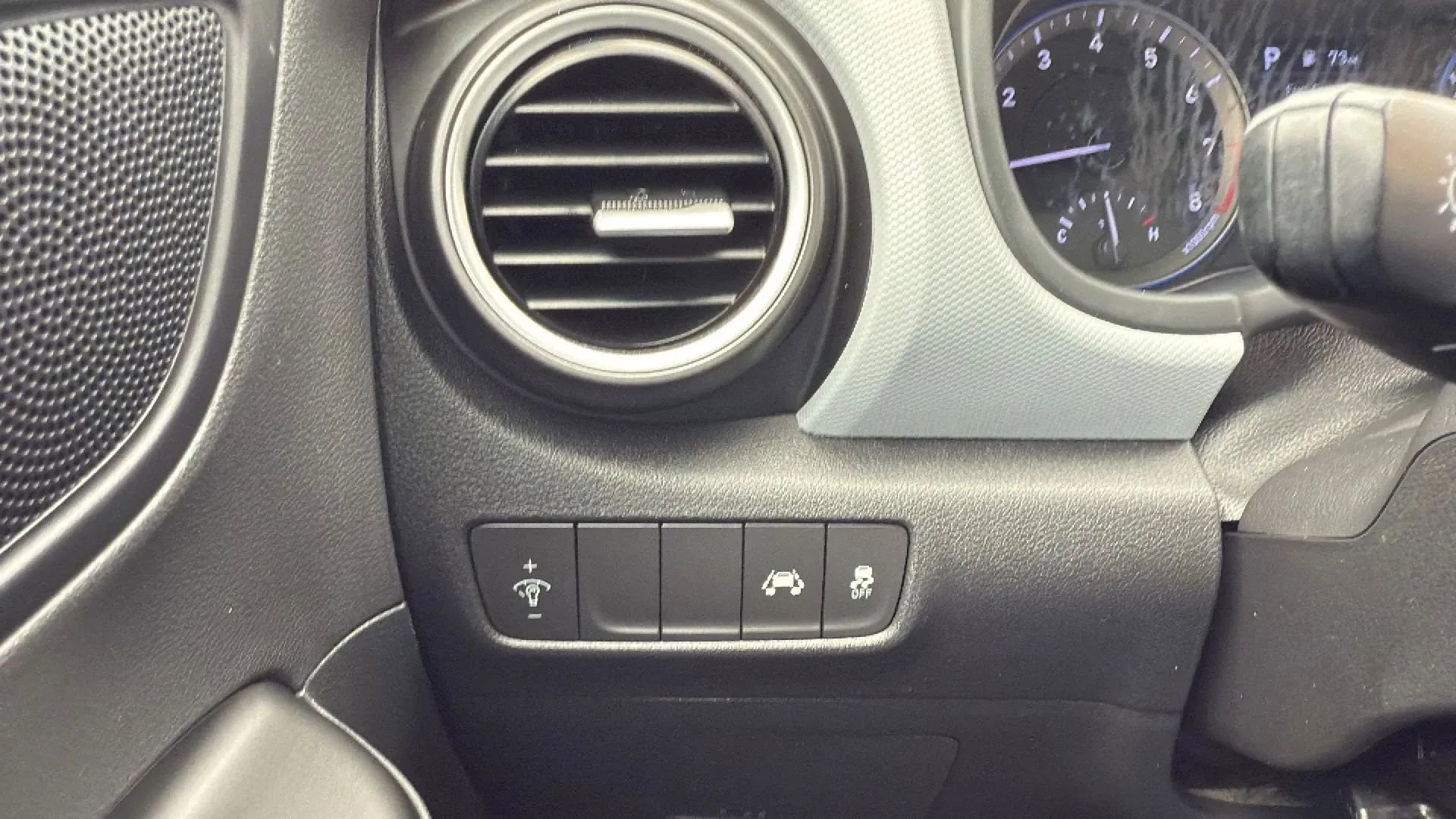 Used 2020 Hyundai Kona SE image 15