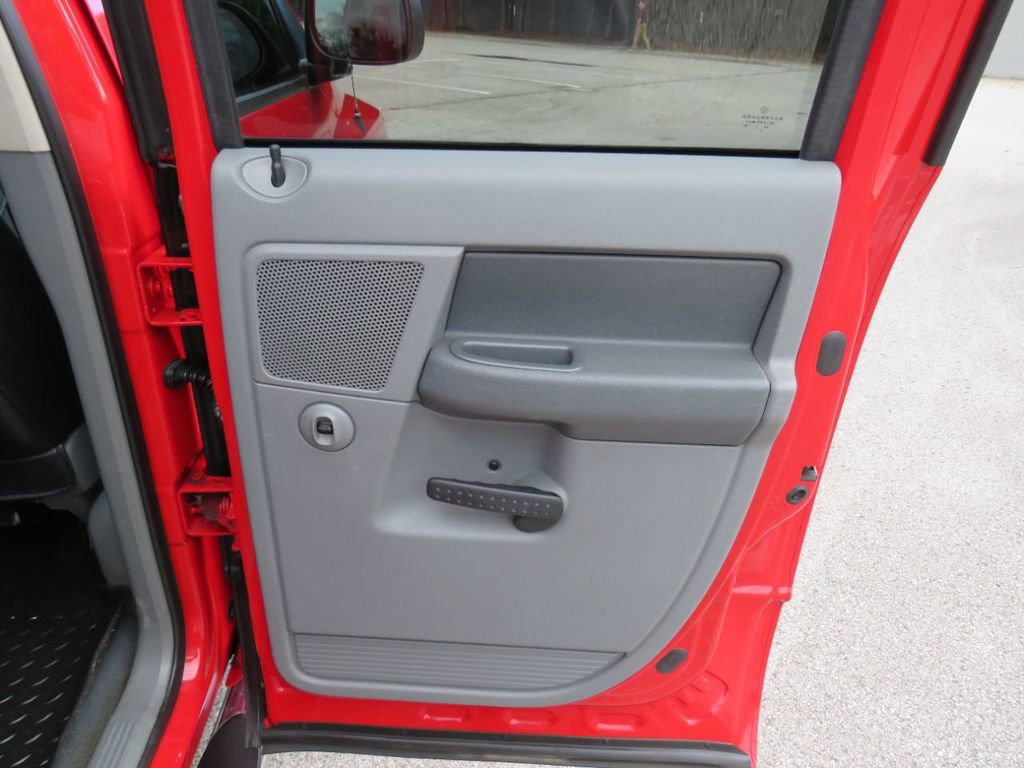 Used 2007 Dodge Ram 1500 Truck SLT image 16