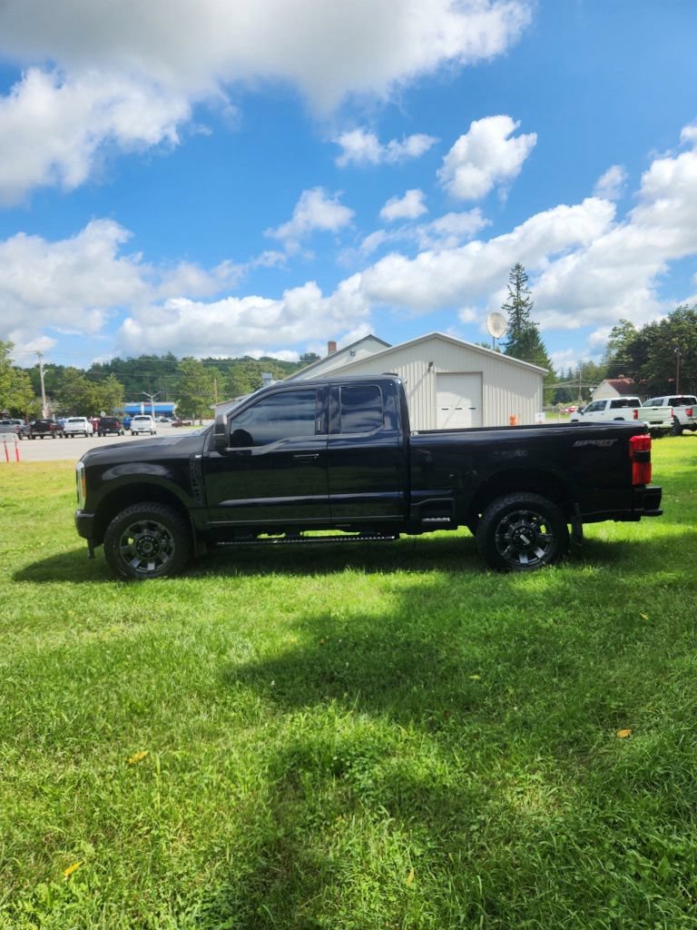 Used 2023 Ford F250 XLT w/ XLT Premium Package AWD/4WD image 2