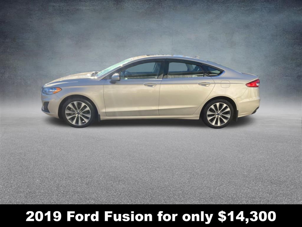 Used 2019 Ford Fusion SE image 2