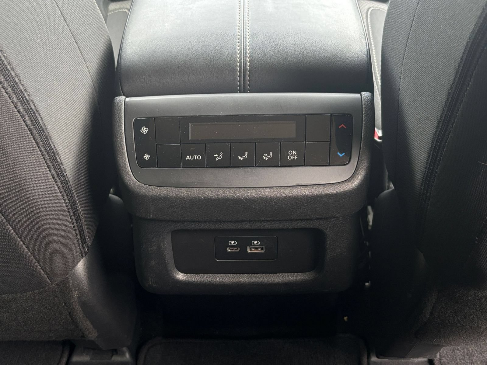 Used 2025 Nissan Pathfinder SV FWD image 25