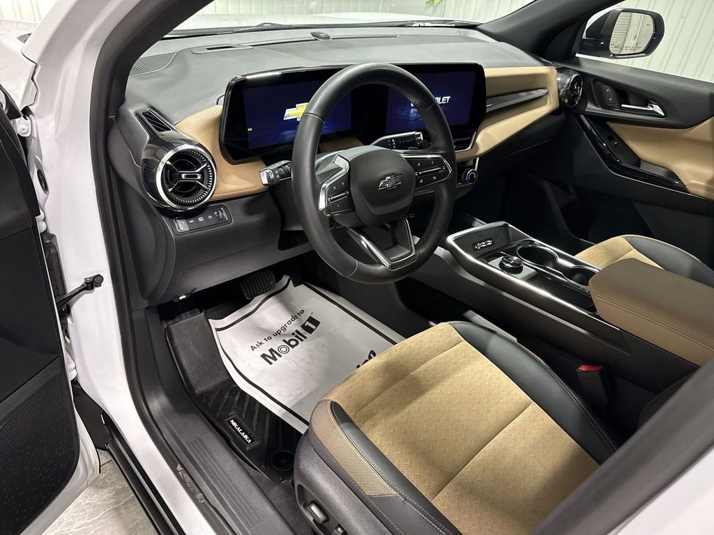 Used 2025 Chevrolet Equinox ACTIV image 10