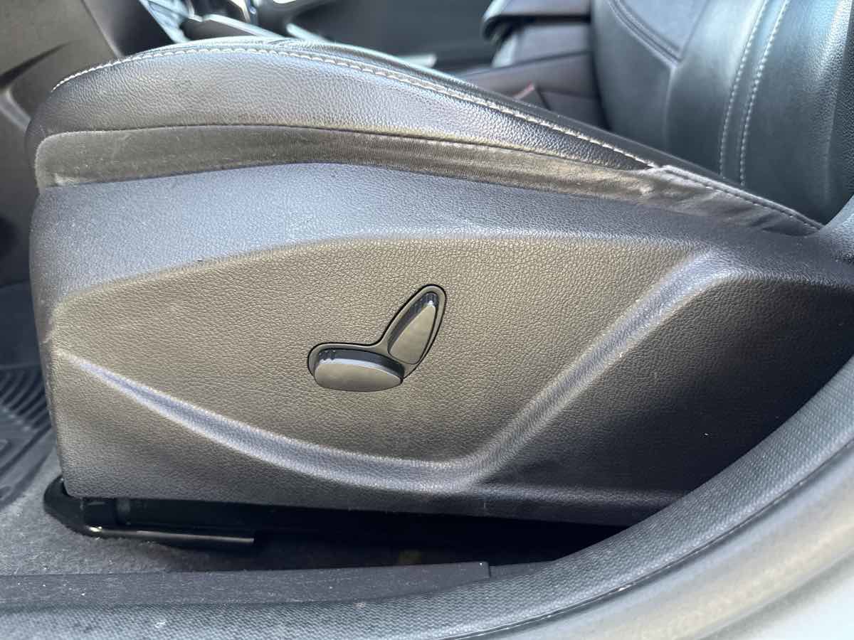 Used 2013 Ford Focus SE FWD image 9