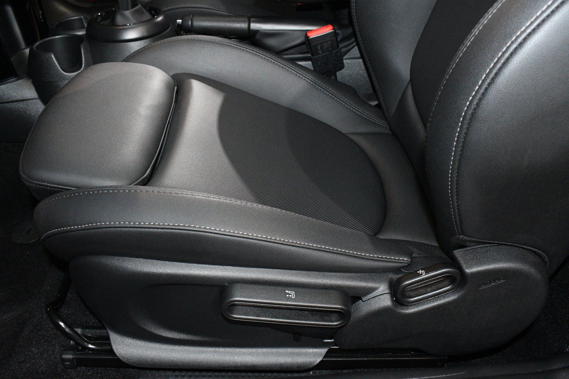 Used 2024 MINI Cooper S FWD image 13