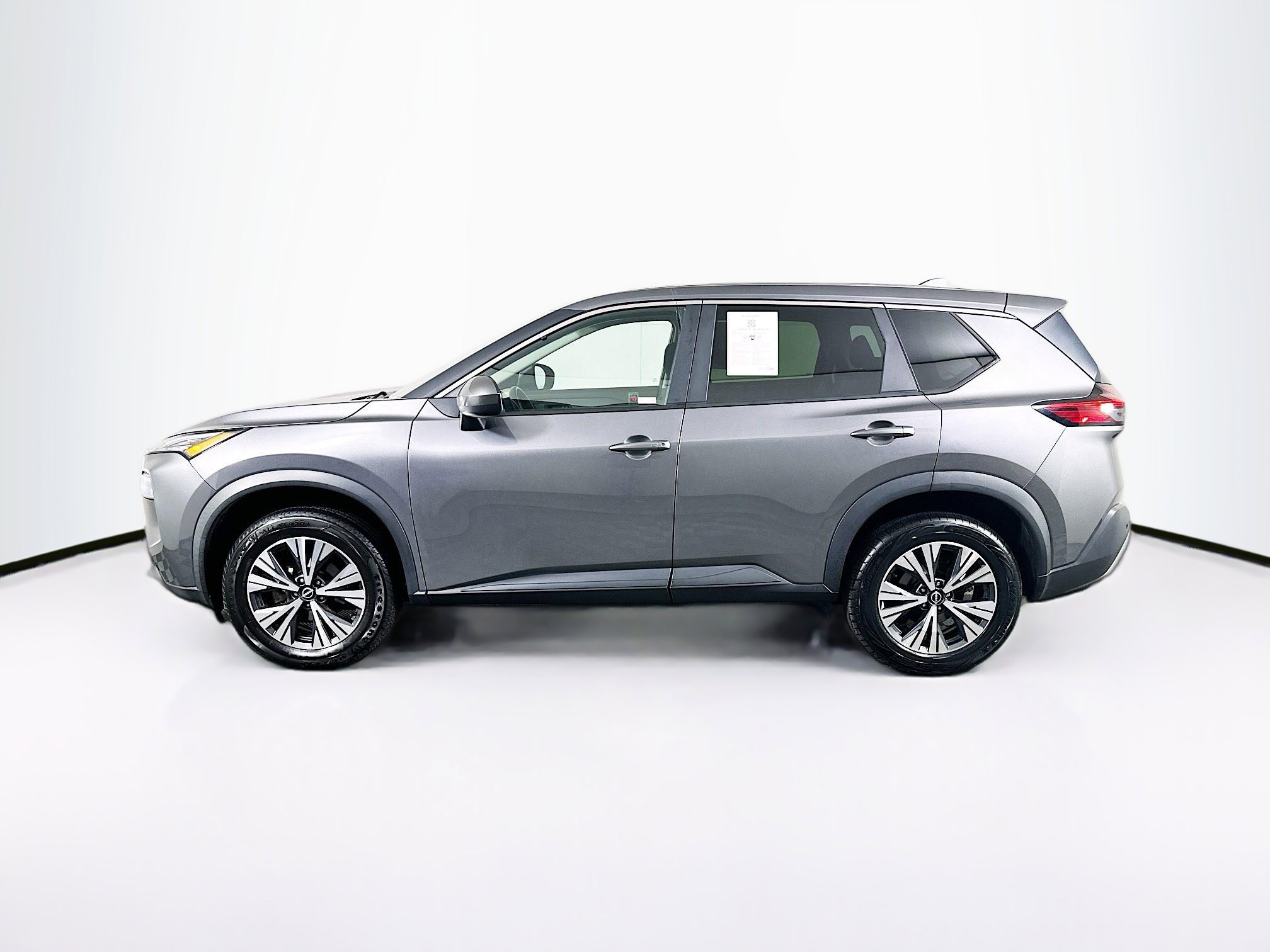 Used 2023 Nissan Rogue SV image 4