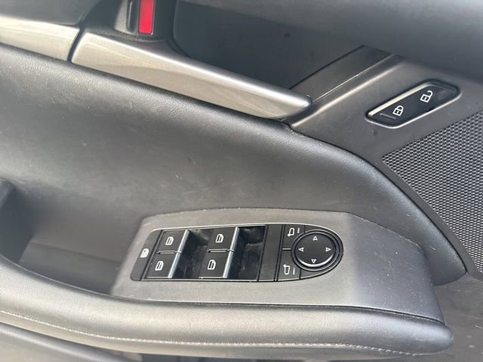 Used 2022 MAZDA MAZDA3 s image 9