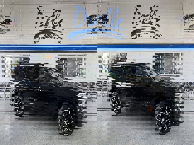 New 2025 Chevrolet Traverse High Country w/ LPO, Floor Liner Package