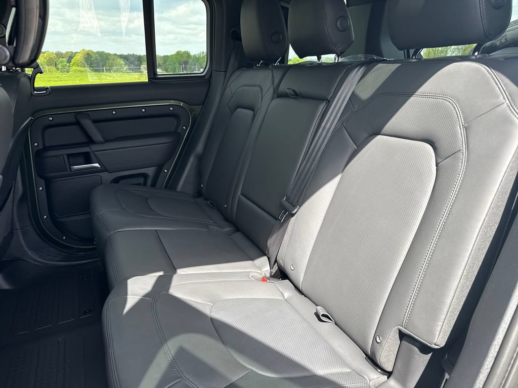 New 2026 Land Rover Defender 110 X-Dynamic SE AWD/4WD image 13