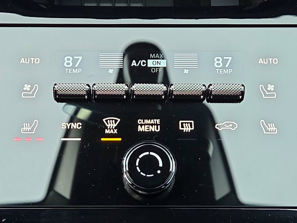 Certified 2025 Porsche Cayenne Coupe image 13