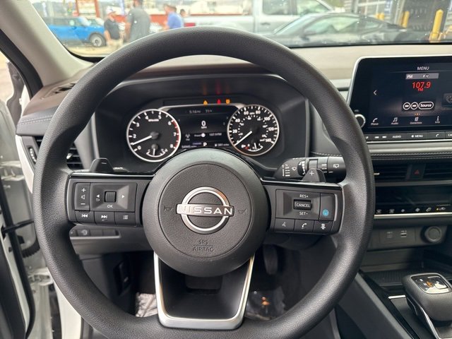 Used 2023 Nissan Rogue SV image 12