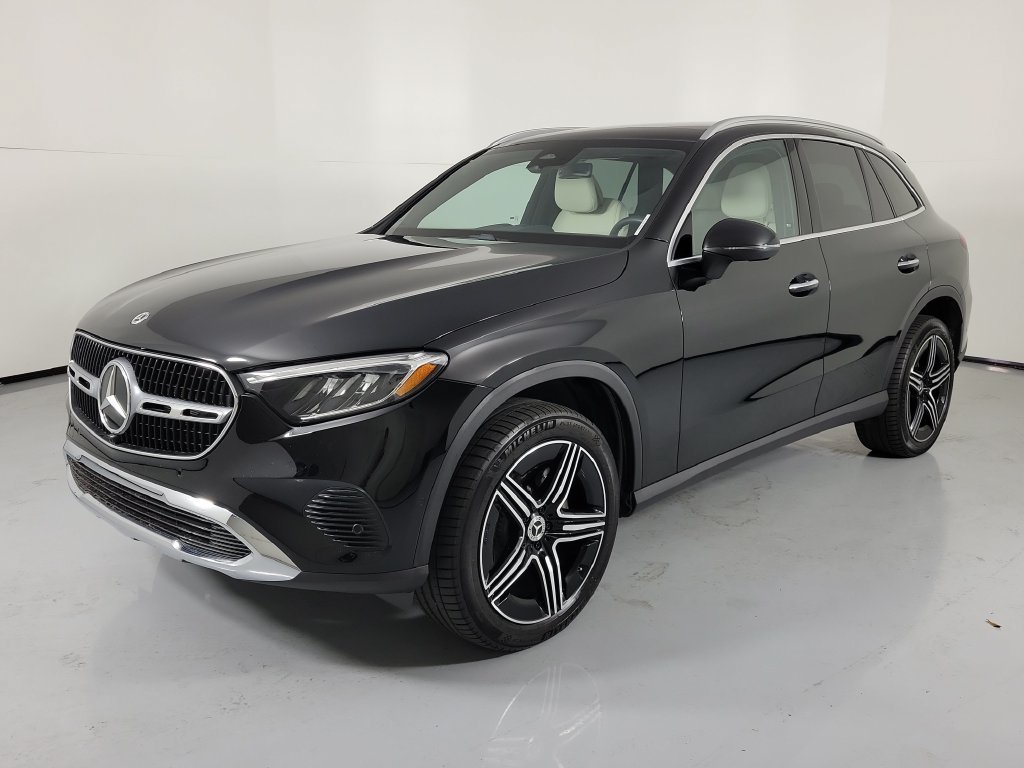 Used 2026 Mercedes-Benz GLC 300 image 3