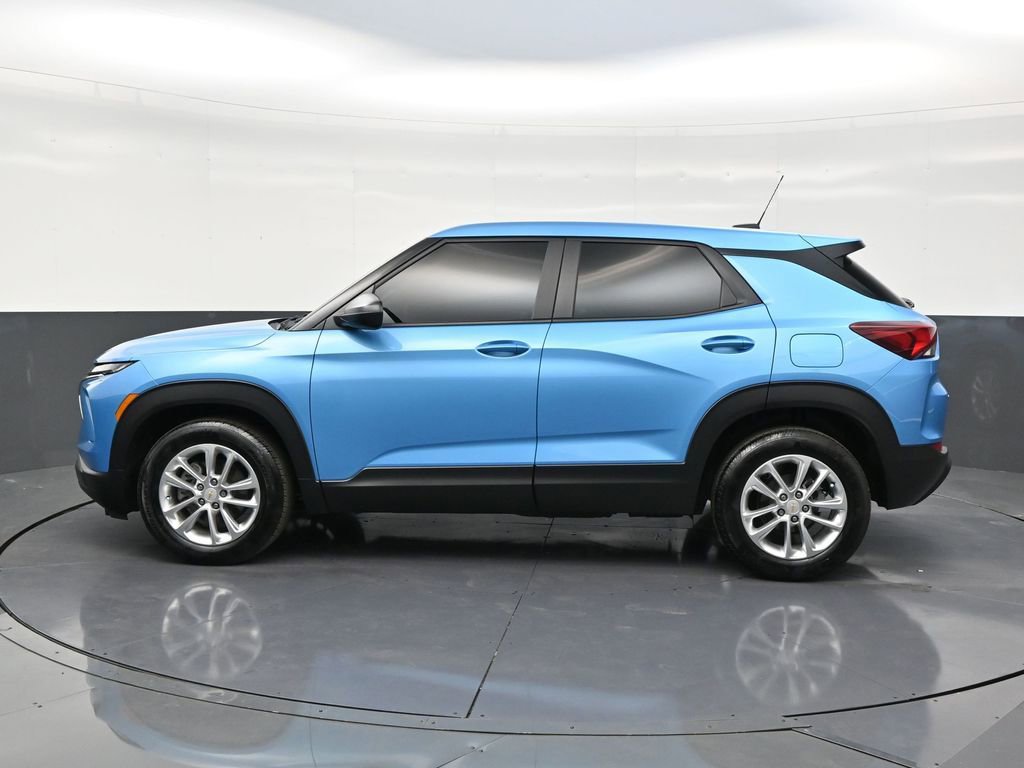 Used 2025 Chevrolet TrailBlazer LS image 2