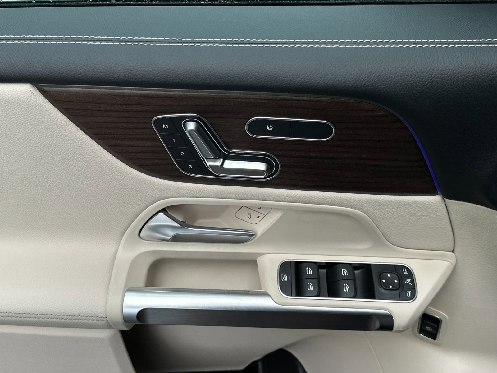 New 2026 Mercedes-Benz GLB 250 4MATIC image 11