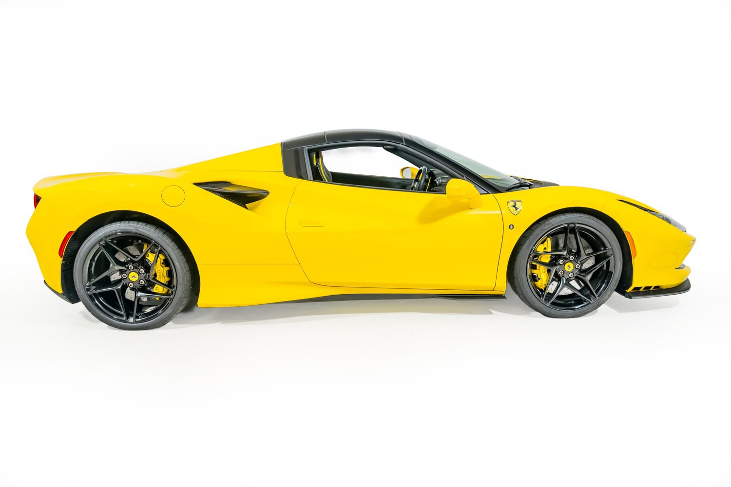 Used 2022 Ferrari F8 Tributo RWD image 10